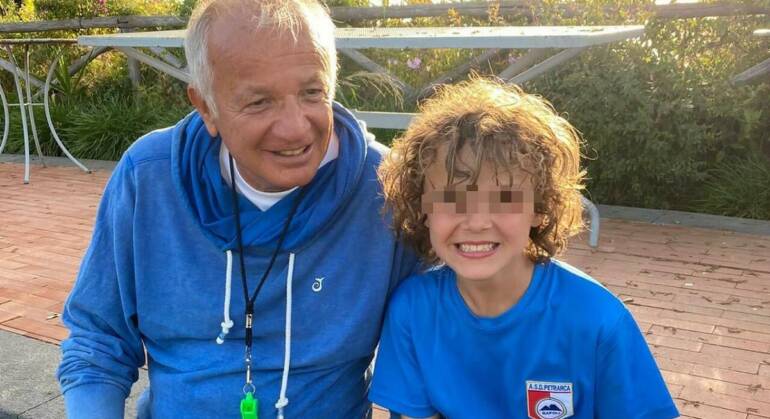Lucas Cavani, figlio di Edinson, firma con il Napoli. E il papà si commuove