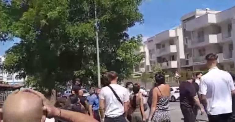 Quarto, dà fuoco alla vicina per un lenzuolo steso