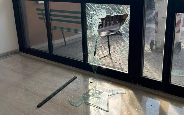 Raid al Centro Asterix di San Giovanni a Teduccio. Rubati computer, danni alla struttura