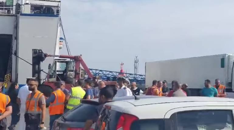 Ufficiale morto nel porto di Salerno, la compagnia navale: ‘Il camion era in retromarcia’