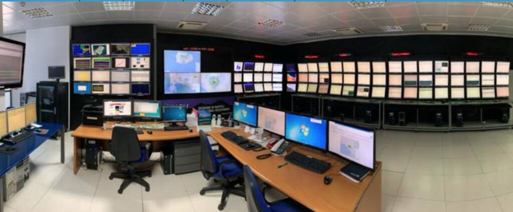 Napoli, nuova scossa di terremoto: allarme in diretta radio di Raffaele Auriemma