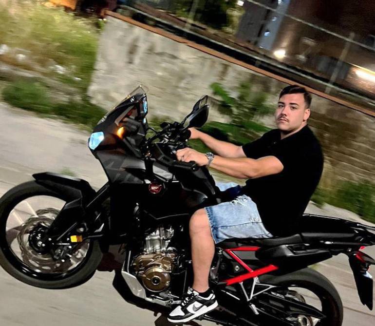 Napoli, il figlio del ras Apice stroncato da una grave malattia: corteo di moto al funerale
