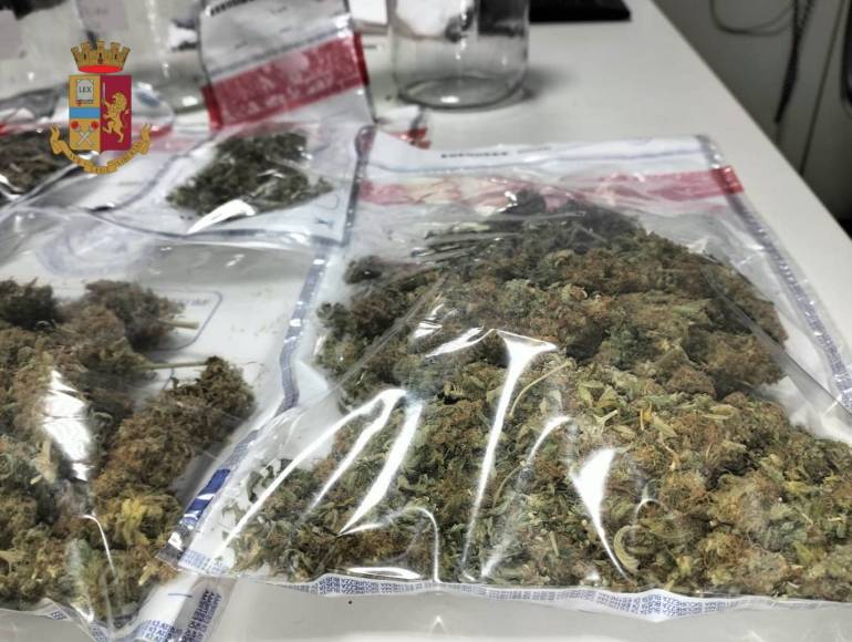 Napoli droga balcone