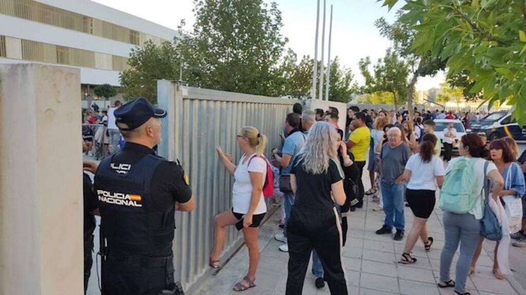 Un 14enne accoltella tre professori e uno studente in una scuola di Jerez de la Frontera