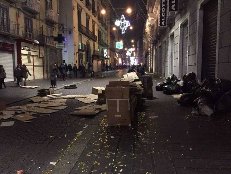 Napoli, rubano zaino dall’ambulanza durante un soccorso