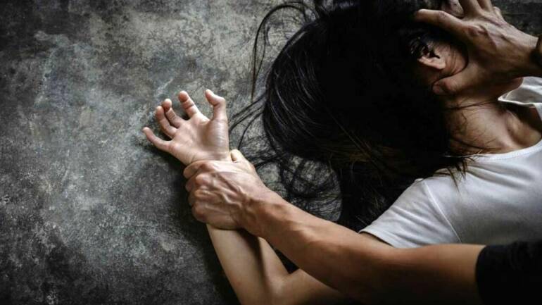 maddaloni picchia moglie