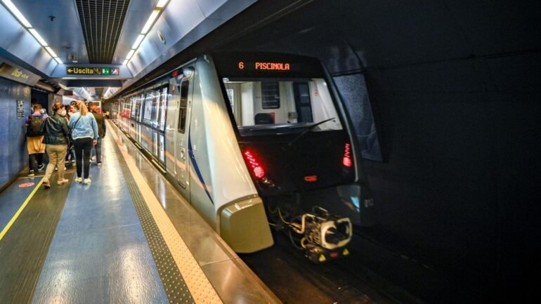 Linea 1, frequenti stop ai nuovi treni: si appannano gli specchi retrovisori