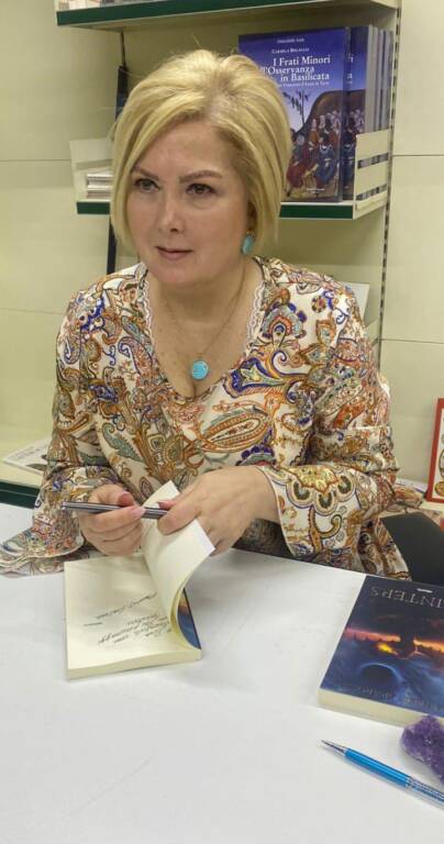 Amneris Orabone pubblica il suo primo romanzo fantasy