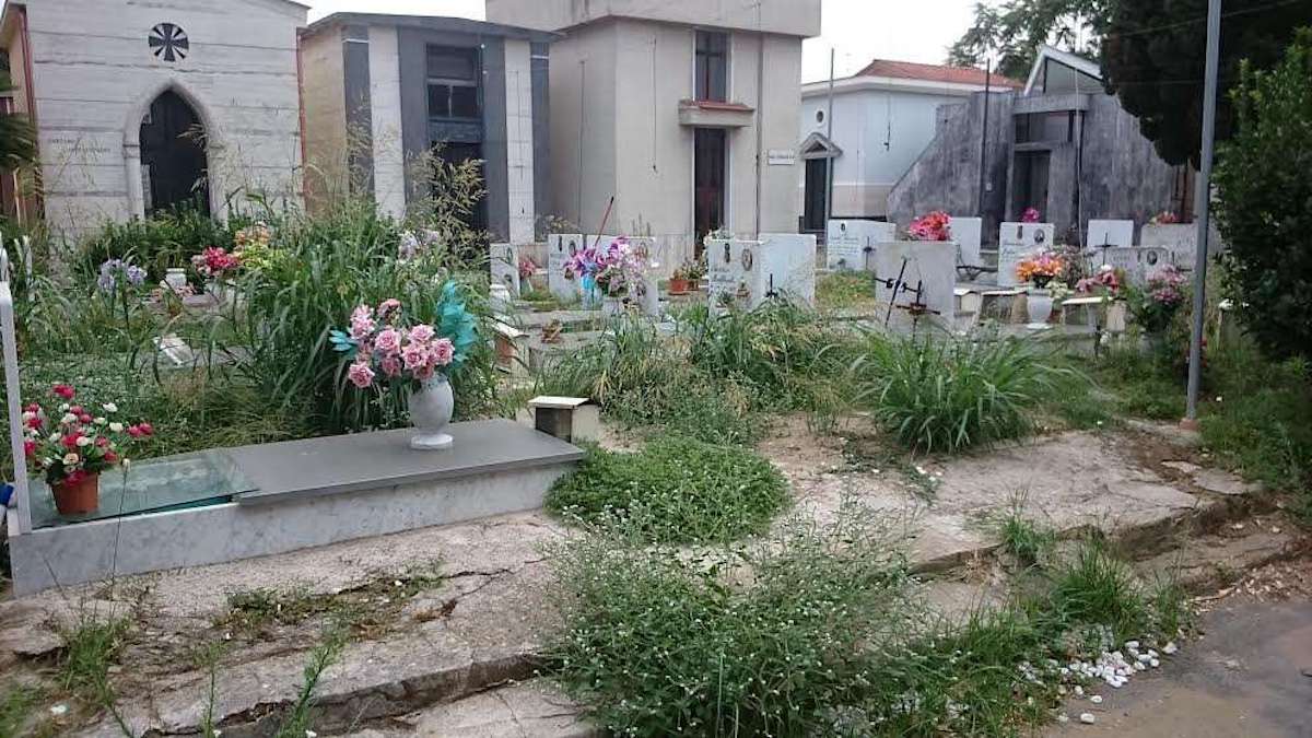 Cimitero di Aversa ancora nel baratro, le associazioni e comitato: ‘Pronti ad intraprendere percorsi giudiziari ove necessario’