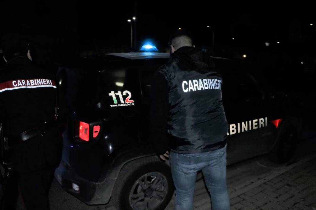Caserta, Germani sorpresi a spacciare: arrestati dai carabinieri