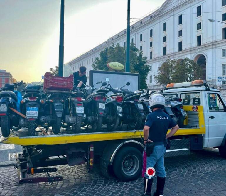 Napoli, da gennaio sequestrati oltre 700 veicoli abbandonati in strada