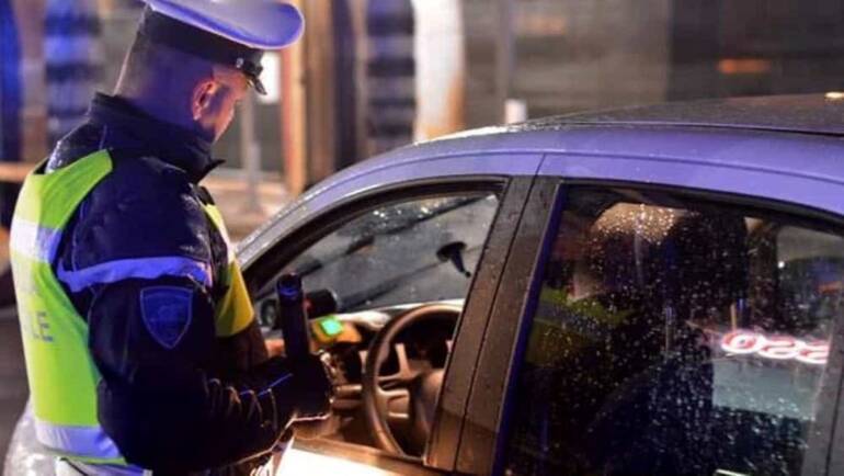 A Napoli 4 patenti ritirate: giovani con droga e alcol alla guida