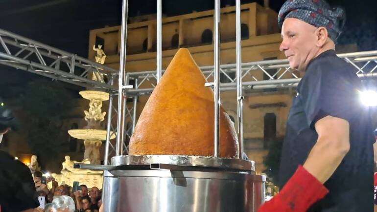 L’arancino più grande del mondo è di Messina: pesa 52 chilogrammi
