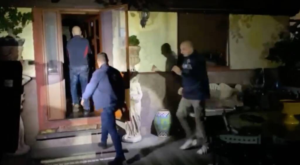 Camorra, colpo ai clan Pesacane e Limelli-Vangone: 21 arresti