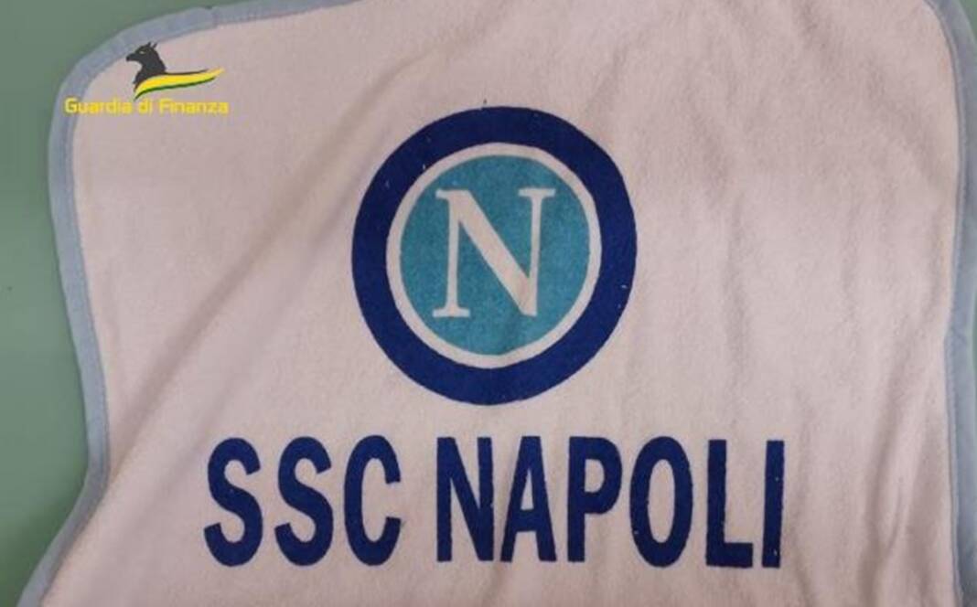 Salerno, sequestrati più di 2mila articoli contraffatti del Calcio Napoli