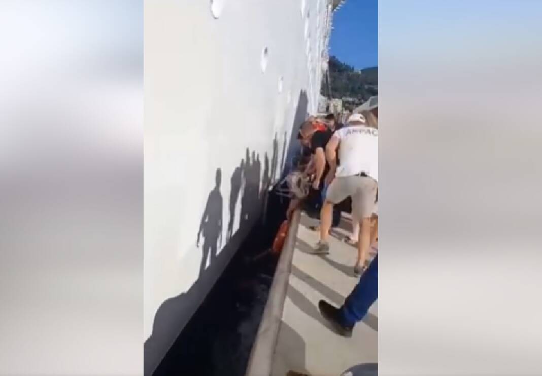Salerno, bimbo di 8 anni cade da pontile e finisce in mare accanto a nave da crociera. VIDEO