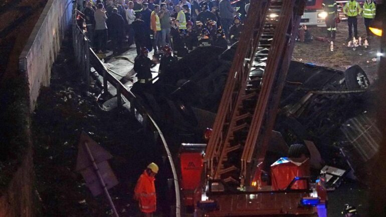 Mestre: almeno 21 morti dopo la caduta di un pullman da un cavalcavia