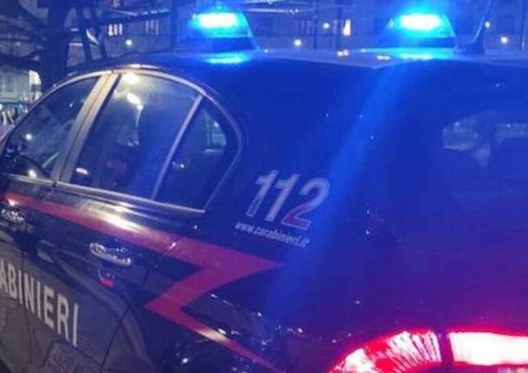 Parla male di Giulia, la moglie lo riprende e lui l’accoltella: arrestato