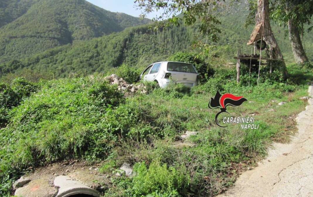 Agerola, rifiuti pericolosi sversati sui Monti Lattari: 3 denunciati