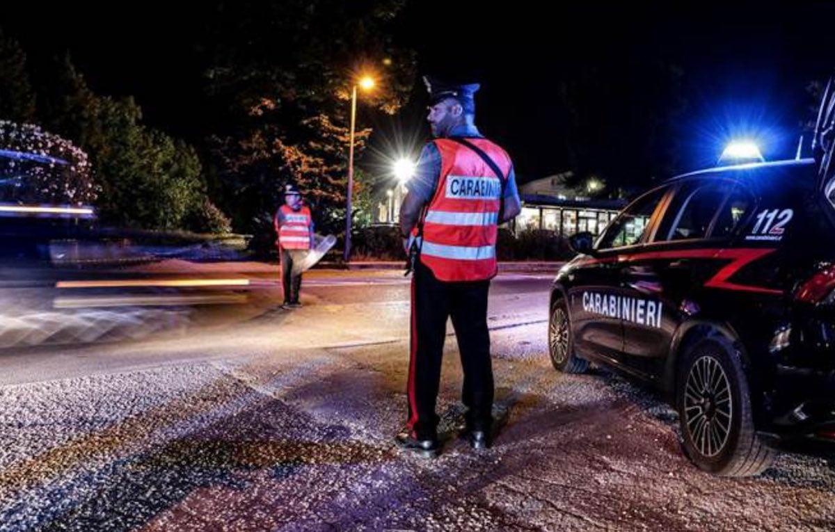 Caserta, alla guida di auto rubata da incidente con i carabinieri: arrestato