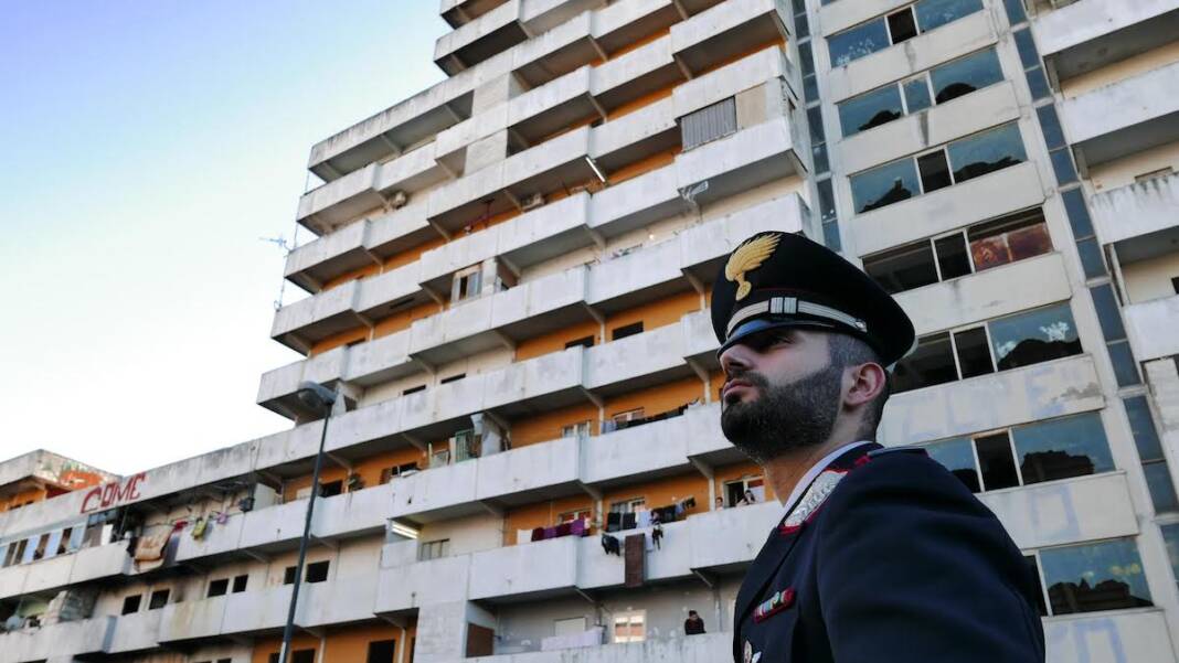 Napoli, controlli alle Vele di Scampia: arrestato pusher