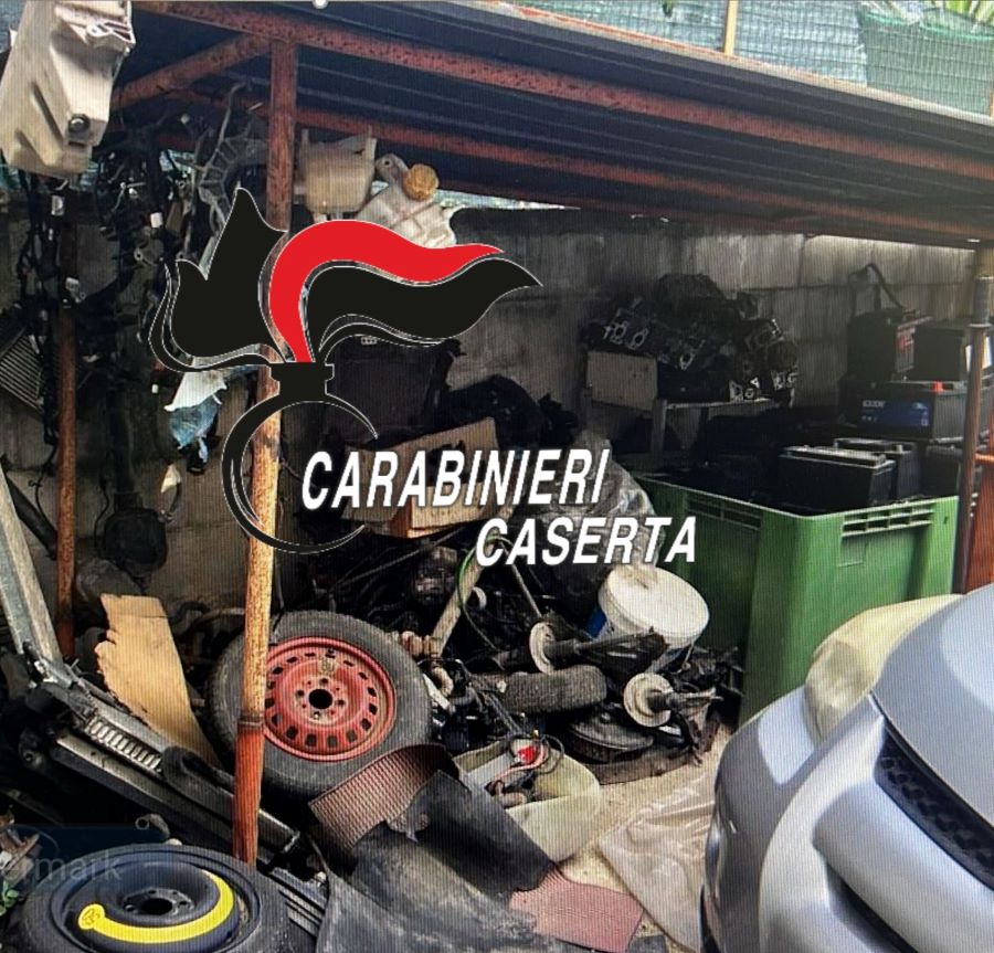 Casagiove, sequestrato dai carabinieri un deposito incontrollato di rifiuti