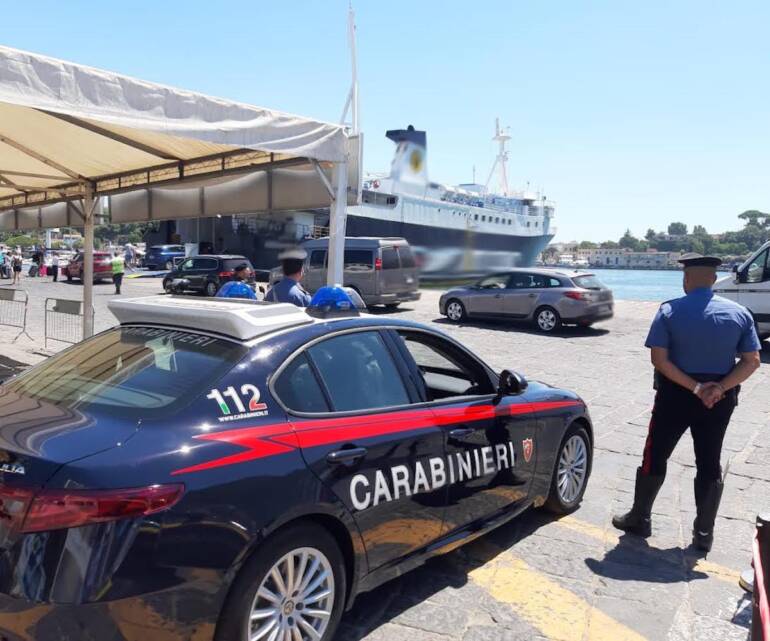 pusher arrestato in albergo, ischia