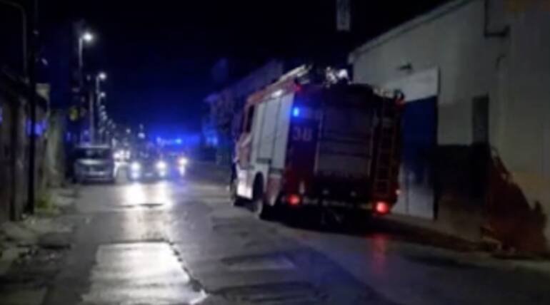 secondigliano incendio chiosco fiori