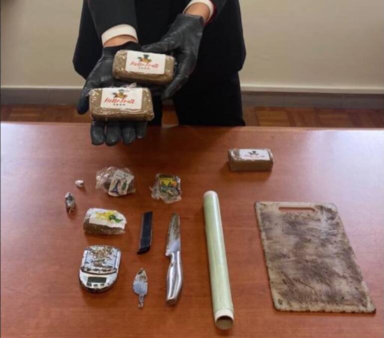 Torre del Greco, quasi mezzo chilo di hashish: preso pusher con il reddito di cittadinanza