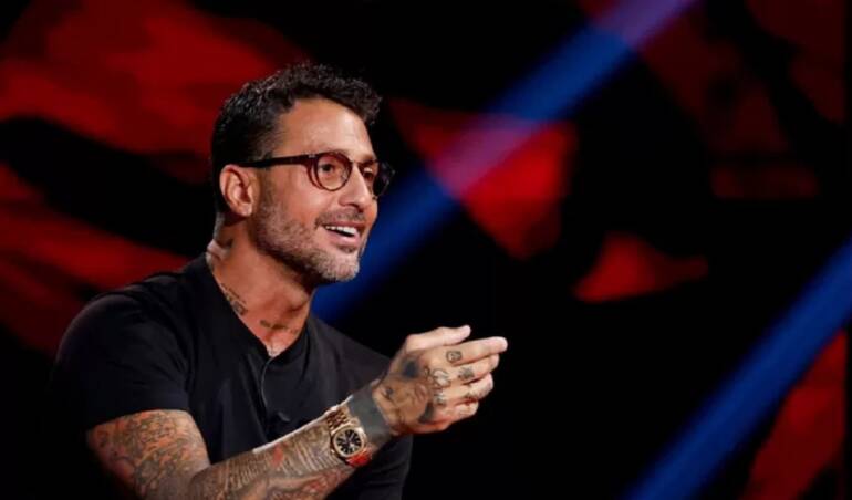 Caccia alle talpe di Corona, lui: “È solo il mio lavoro”