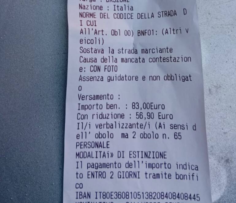 Napoli, truffa delle false multe su parabrezza auto: il comune stila un vedemecum