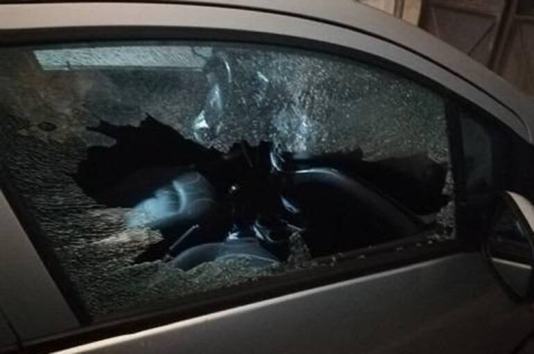 Rotti finestrini auto a Portici, consigliere denuncia