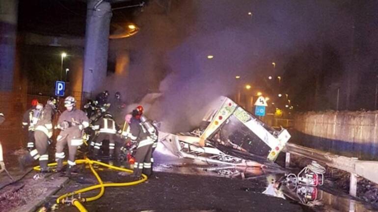 Incidente di Mestre, rimosso il bus e riaperta la strada: 21 morti e 15 feriti