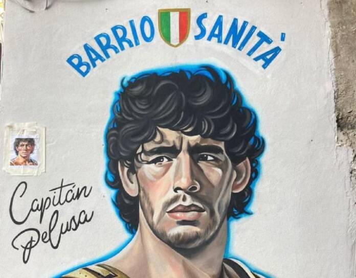 Nuovo murales per Maradona: vestito da gladiatore in piazza Sanità