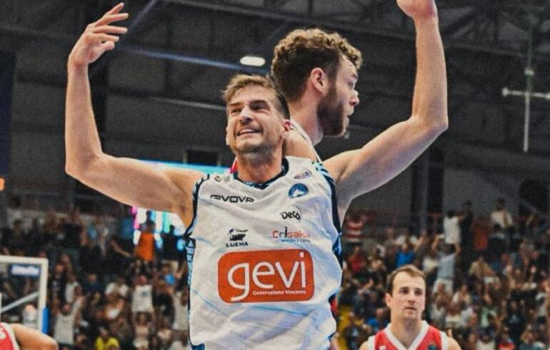Basket, Napoli sorprende Milano: campioni d’Italia ko al PalaBarbuto