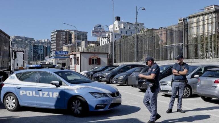 Napoli, molestano clochard, emesso Dacur per due minorenni