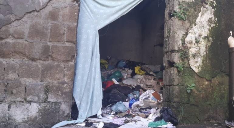 Napoli, palazzo abbandonato a Vico Vasto a Casanova diventa discarica abusiva e rifugio di disperati