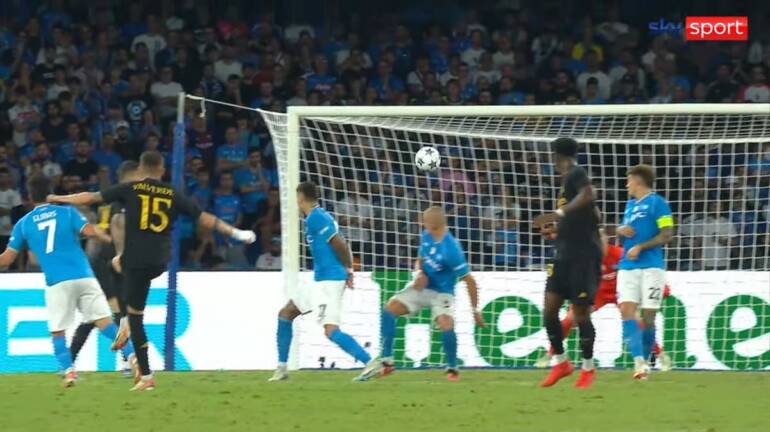 Dai tifosi del Napoli critiche ingiuste a Meret: Di Lorenzo, l’errore è più grave