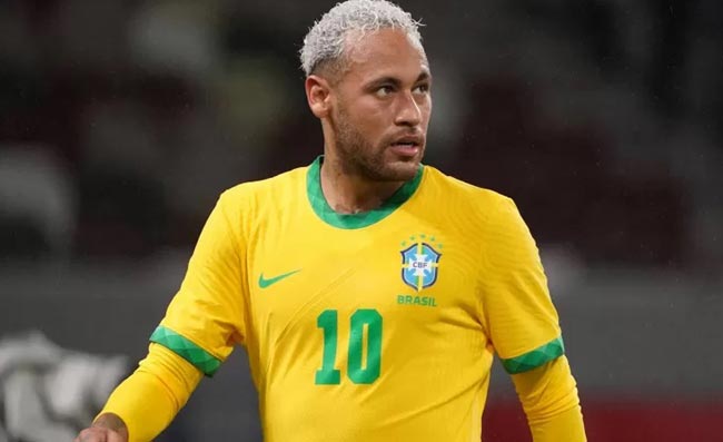 Neymar si opera al ginocchio in Brasile: circa 10 mesi di stop