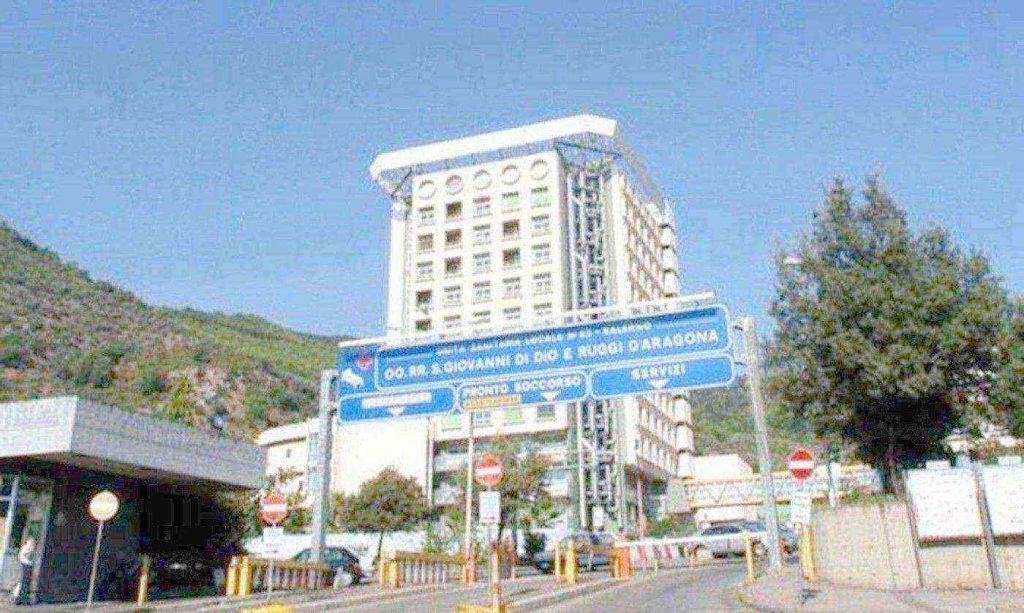 Salerno, bambina iraniana ritrovata in un container e trasportata al Ruggi