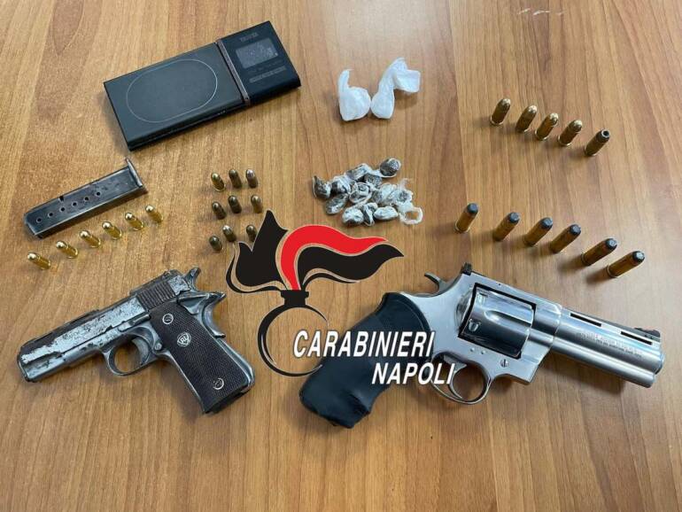 Rione Traiano, pistole pronte all'uso sequestrate in via Tertulliano