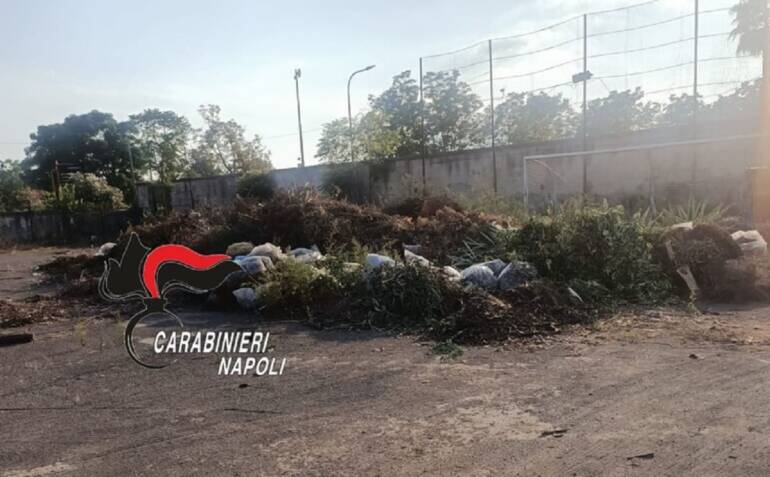 A San Paolo Belsito stadio comunale in disuso diventa una discarica