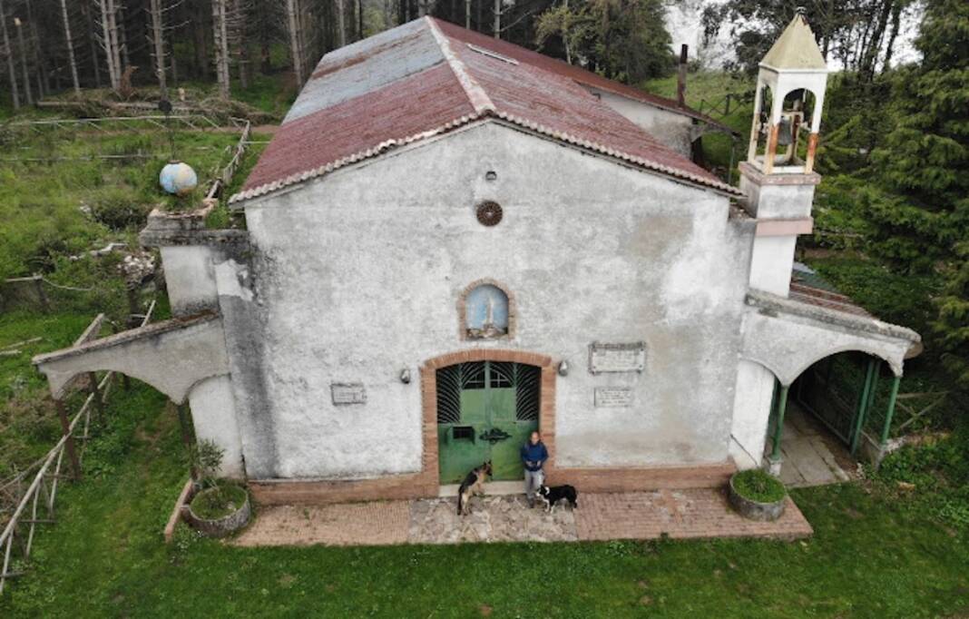 Salerno, vandali al Santuario del Montestella: distrutte impalcature