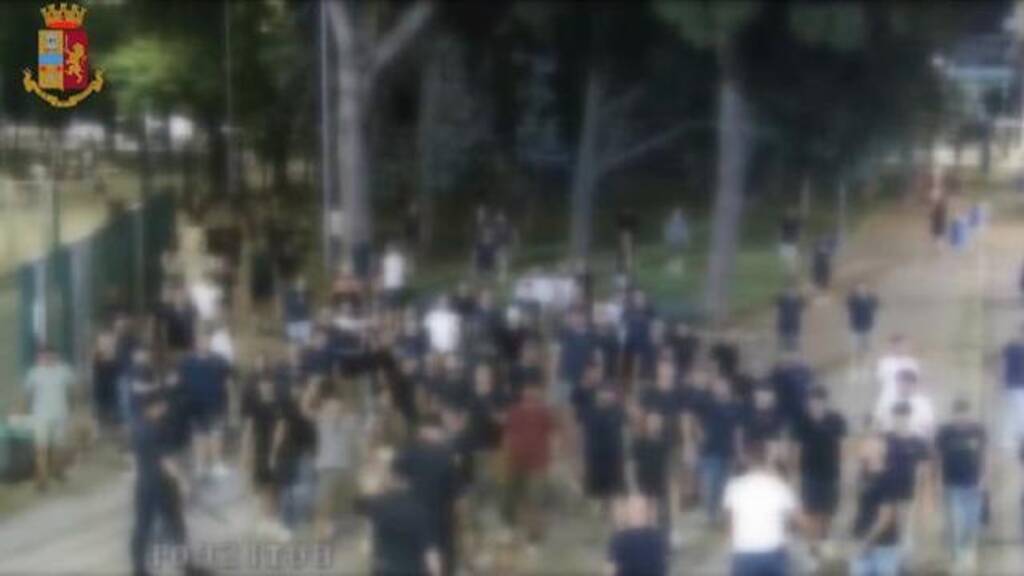 Tensione sull’A1: ultras del Lecce tentano agguato a tifosi Nocerina con bombe carta