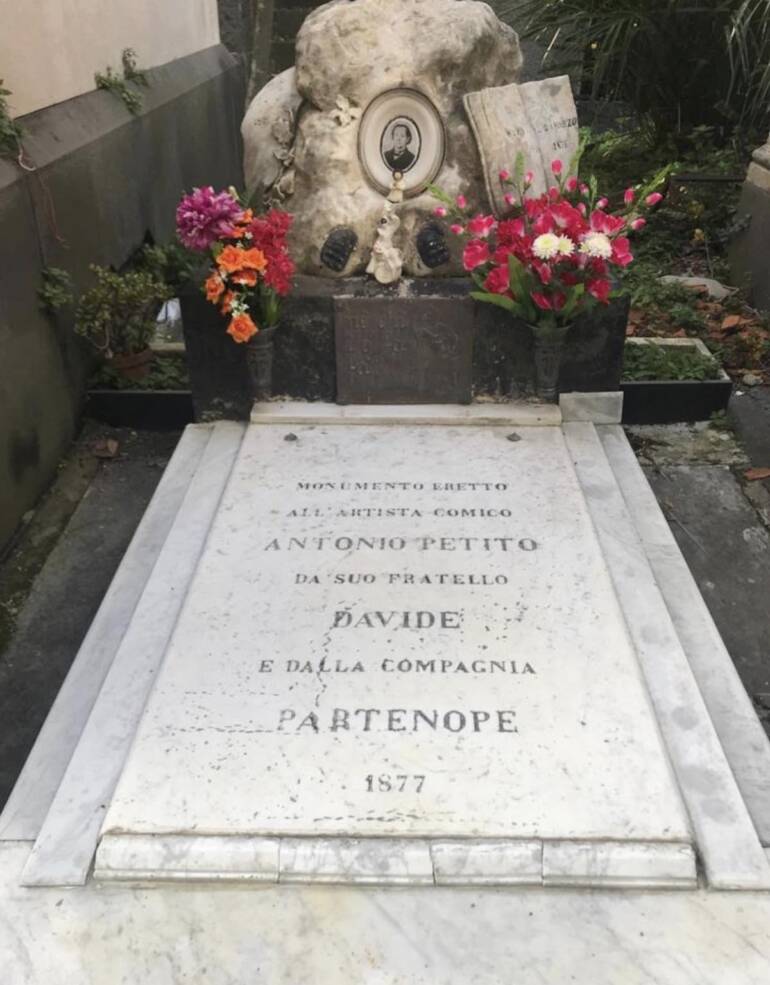Dopo Gennarino Capuozzo, trovata a Poggioreale la tomba di Pulcinella