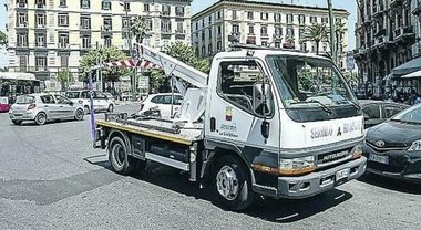 Rimossi veicoli nella zona di Chiaia e San Ferdinando