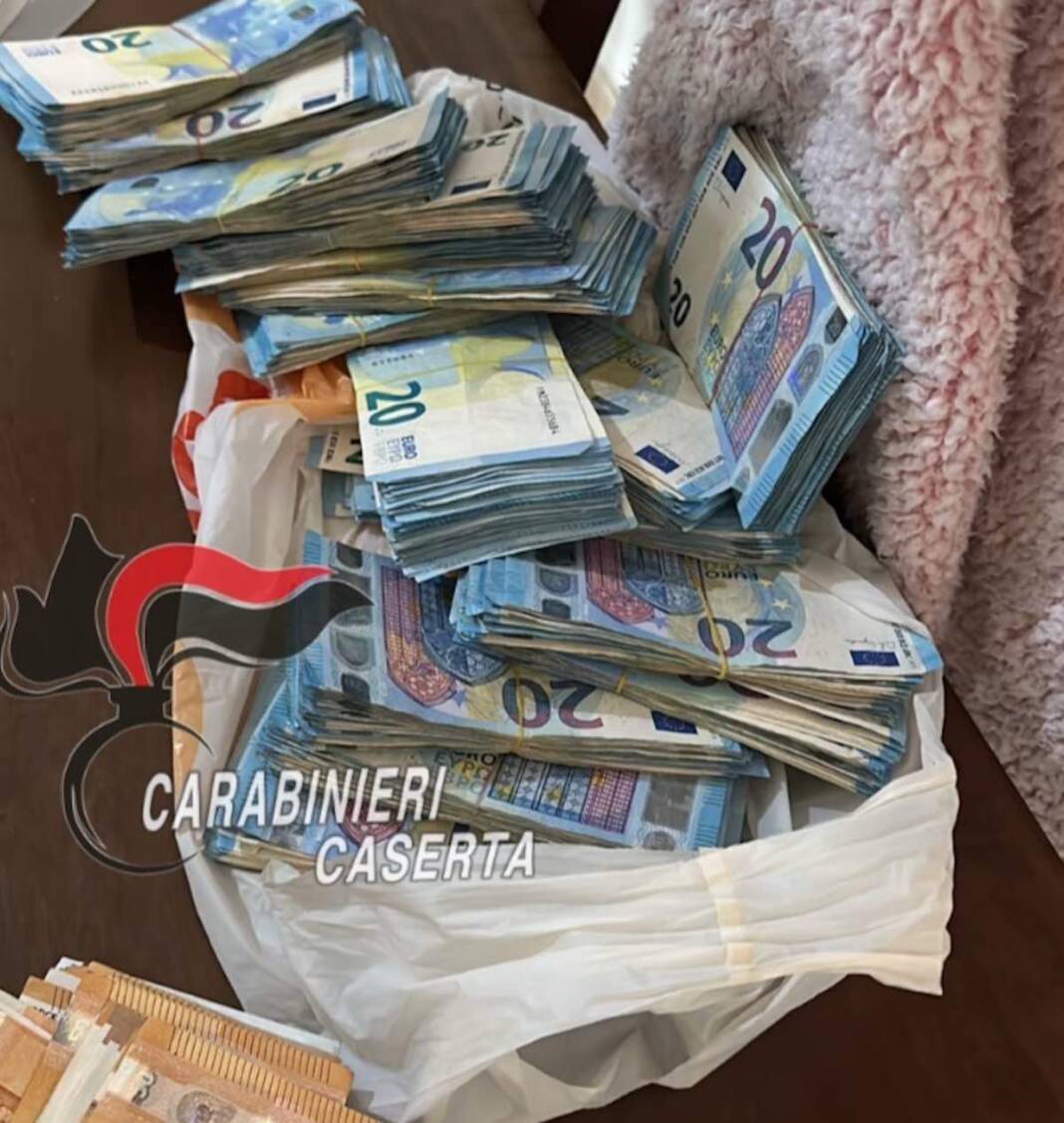 Villa Literno, trovato con documenti falsi e 25mila euro in contanti: arrestato nigeriano