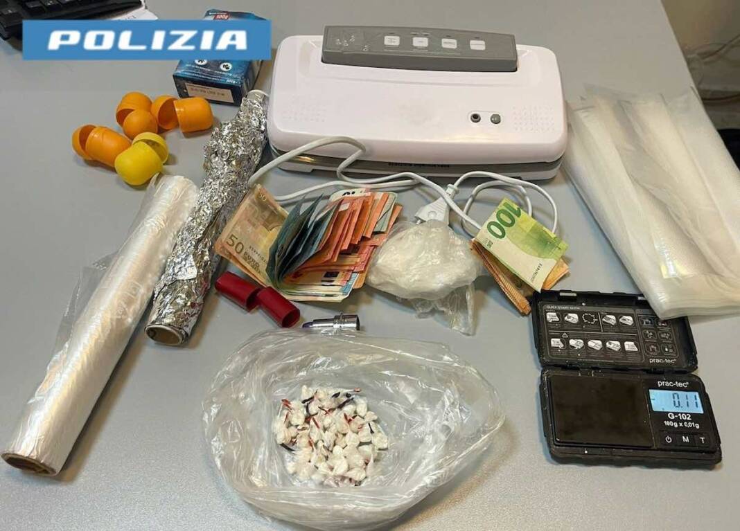 Napoli, sorpreso con 55 dosi di droga in Via Lavinaio: arrestato  35enne