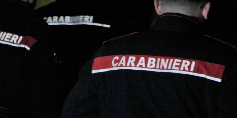 Piedimonte Matese, picchia moglia davanti ai figli minorenni e poi va a comprare le sigarette: arrestato