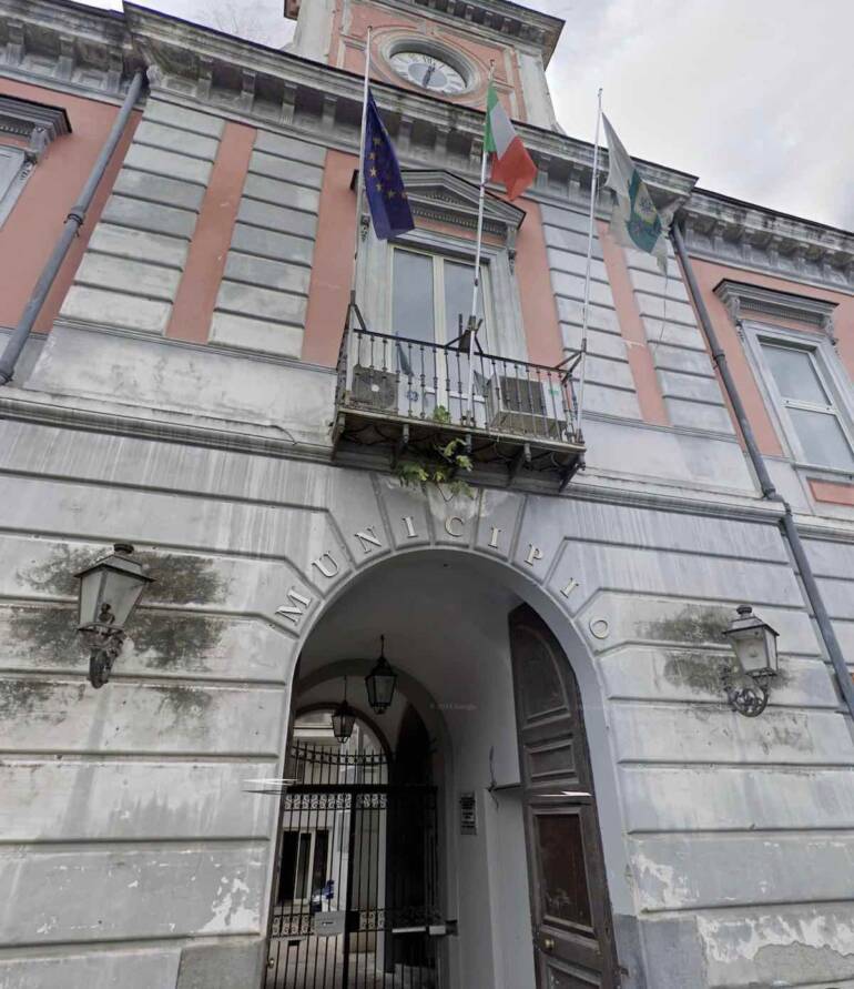 Arzano – Debiti fuori bilancio: l’opposizione abbandona l’aula. “Trasparenza violata”.